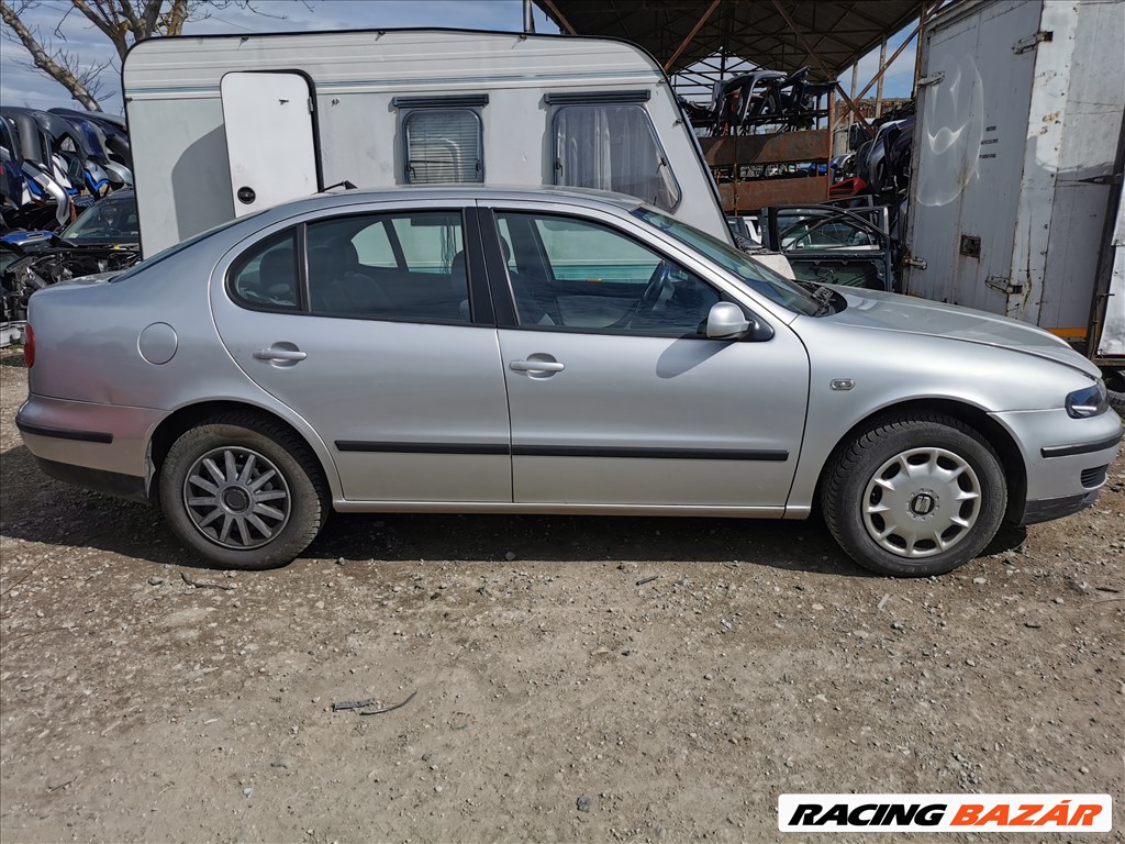 Seat Toledo II 1.6 16V gyári karosszéria elemek LS7N színben eladók ls7nseat seat1616 2. kép
