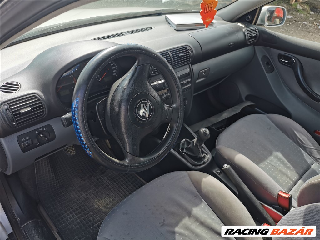 Seat Toledo II 1.6 16V gyári karosszéria elemek LS7N színben eladók ls7nseat seat1616 8. kép