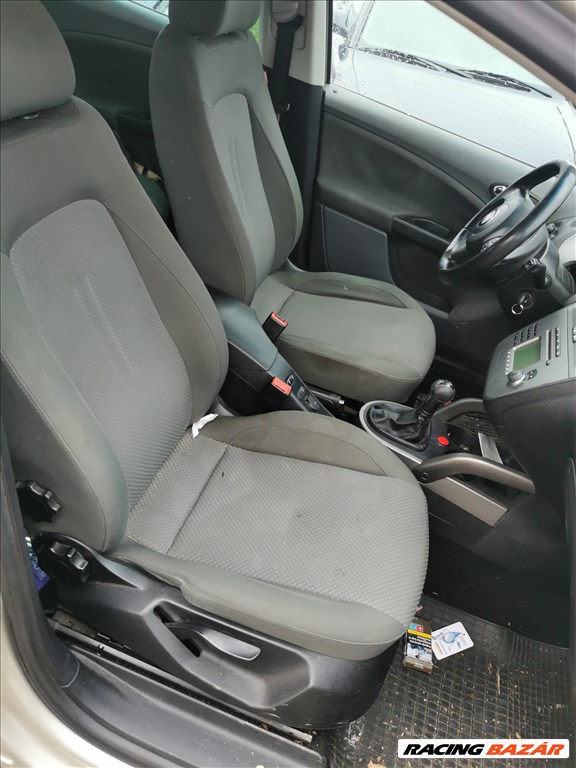 Seat Toledo III 1.9 TDI gyári karosszéria elemek LS1R színben eladók ls1r5p seat19tdibjb 8. kép