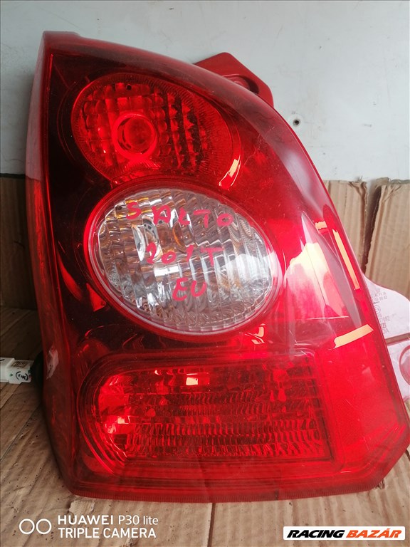 Suzuki Alto VI Bal hátsó lámpa  1. kép