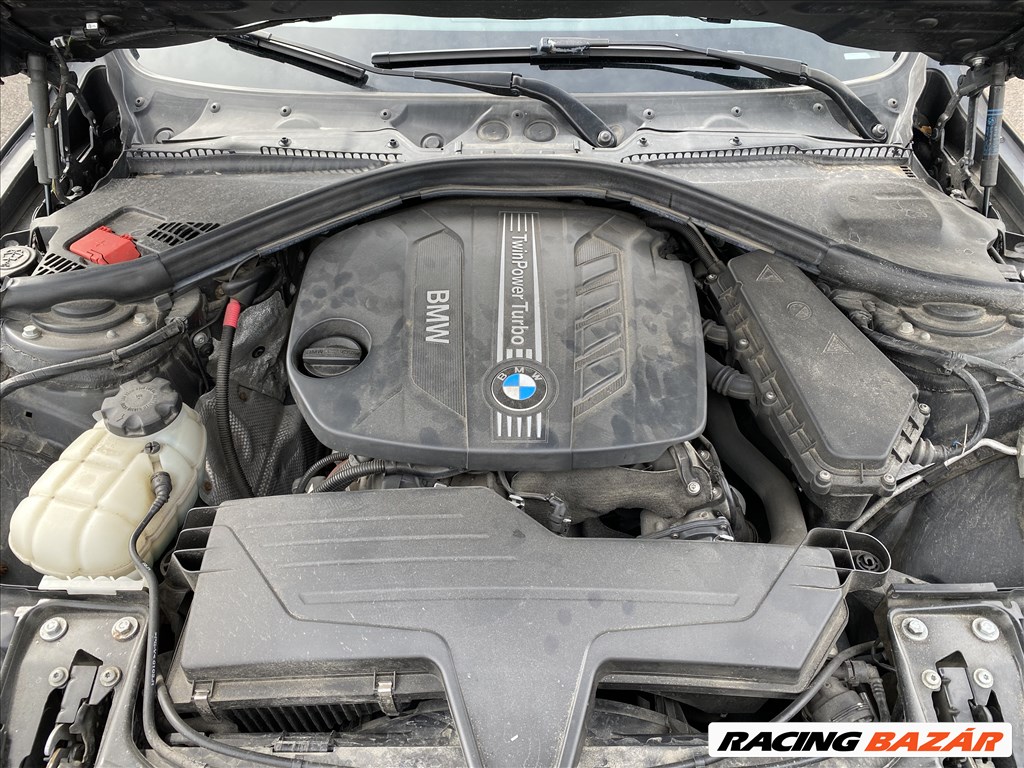 BMW 320 (F30) bontott alkatrészei 7. kép