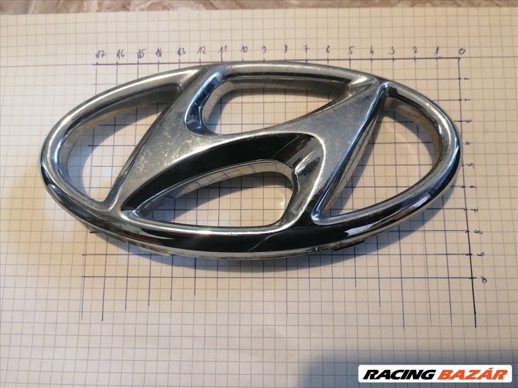 Hyundai i20 gyári embléma eladó. gb5dr 1. kép