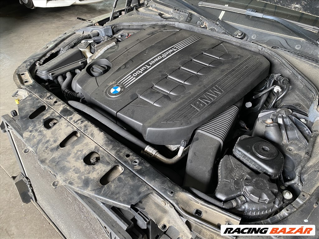 BMW 5-ös sorozat F10/F11 N57d30B motor motor alkatrészei  1. kép