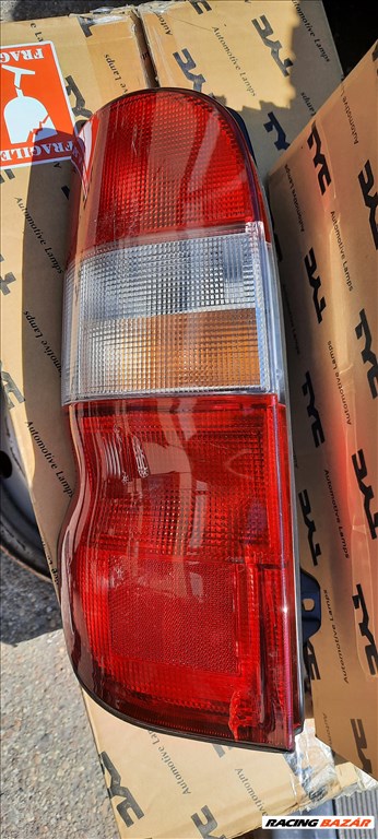 Toyota HiAce V bal hátsó lámpa utángyártott 1. kép