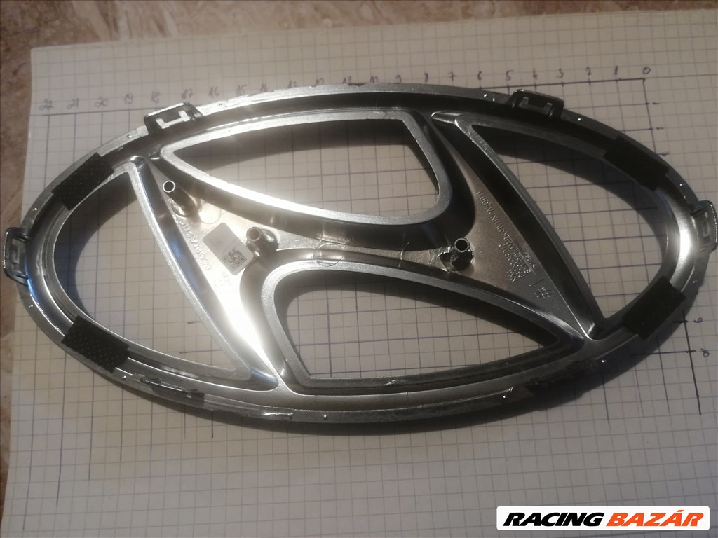 Hyundai Tucson (NX4) gyári első embléma eladó. 86300n9010 2. kép