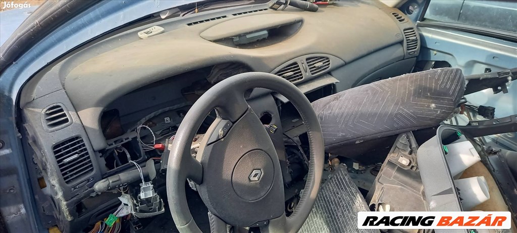 Renault Laguna II 2.2Dci bontott alkatrészei 1. kép