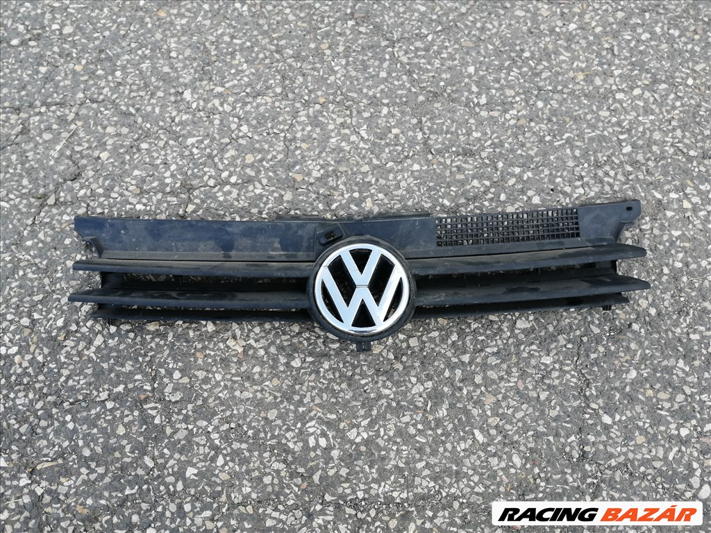 Volkswagen Golf IV díszrács, emblémával együtt eladó! 1. kép