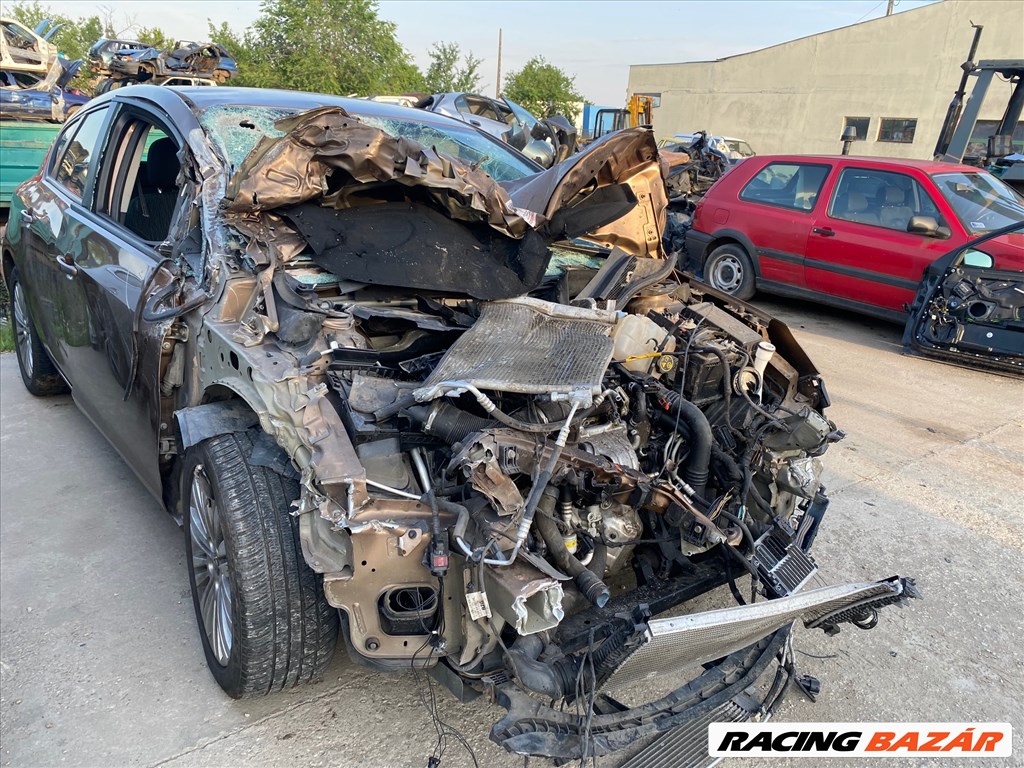 Opel Astra J bontott alkatrészei 2. kép
