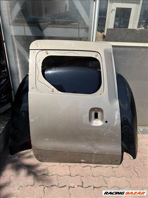Dacia Dokker üveges jobb hátsó ajtó 