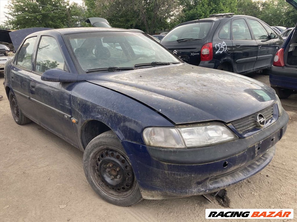 Opel Vectra B1 2.0i  bontott alkatrészei 1. kép