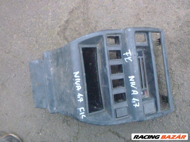 Lada Niva 1,7 belső középkonzol kapcsolósor tartó  9. kép