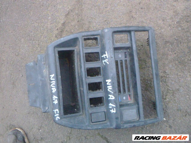 Lada Niva 1,7 belső középkonzol kapcsolósor tartó  11. kép