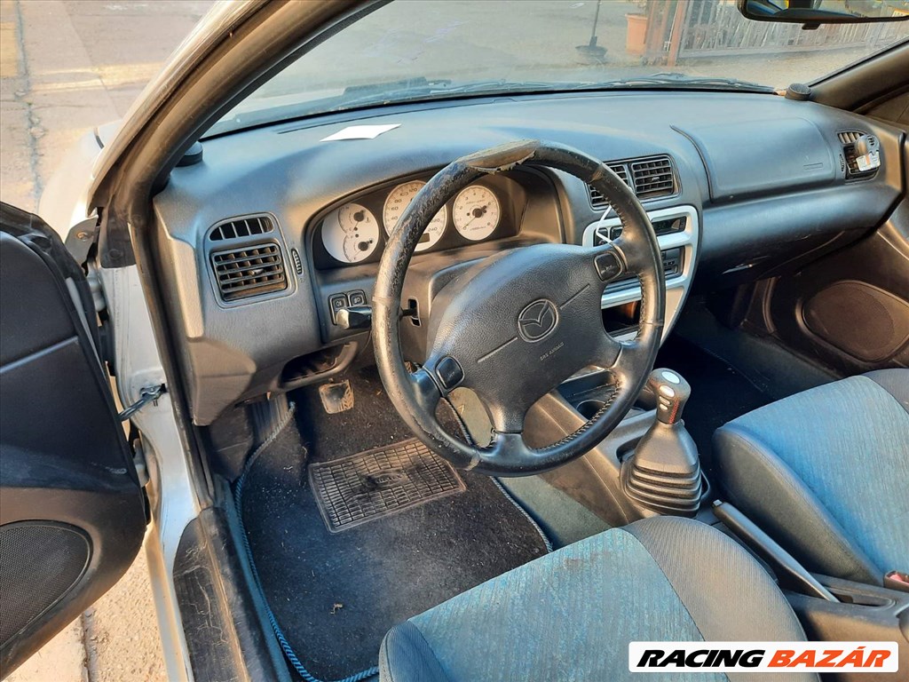 Mazda 323 (BA) bontott alkatrészei 7. kép
