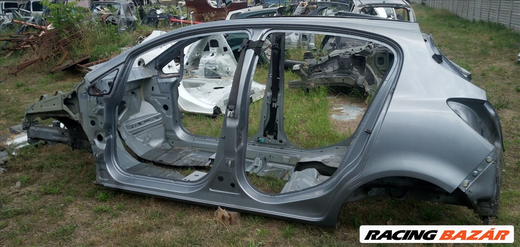 Opel Corsa D 5 ajtóshoz bal oldala és darabjai  1. kép