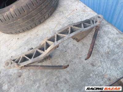Audi 100 (C3 - 44) SZIVAR 1,8 ALSÓ manuális váltótartó 443399263