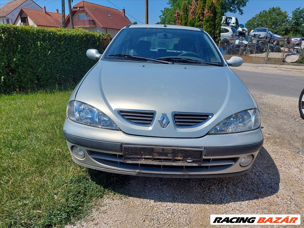 Renault Mégane 1/2 bontott alkatrészei 1. kép