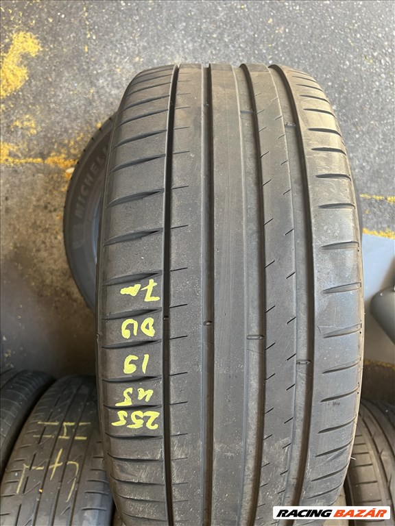 Michelin Pilot Sport 4 255/45 R19 104Y 7mm-es nyárigumi pár ( 2 darab) eladó. 1. kép