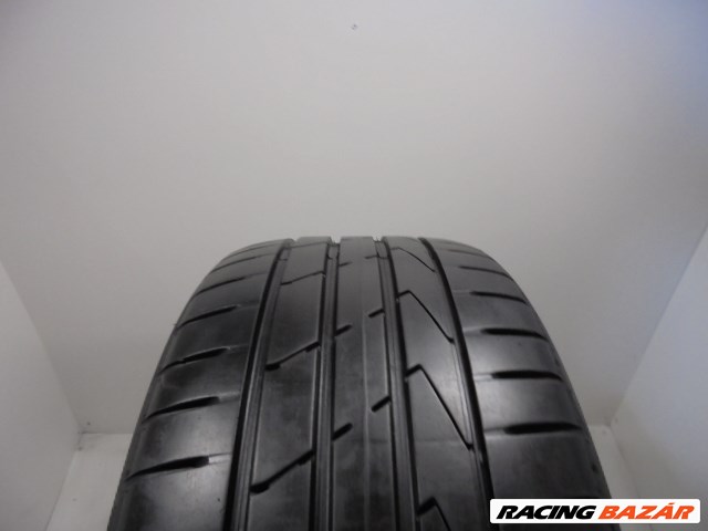 Hankook K117B HRS 225/50 R18  1. kép