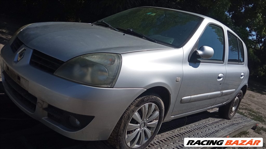 Renault Clio II bontott alkatrészei 1. kép