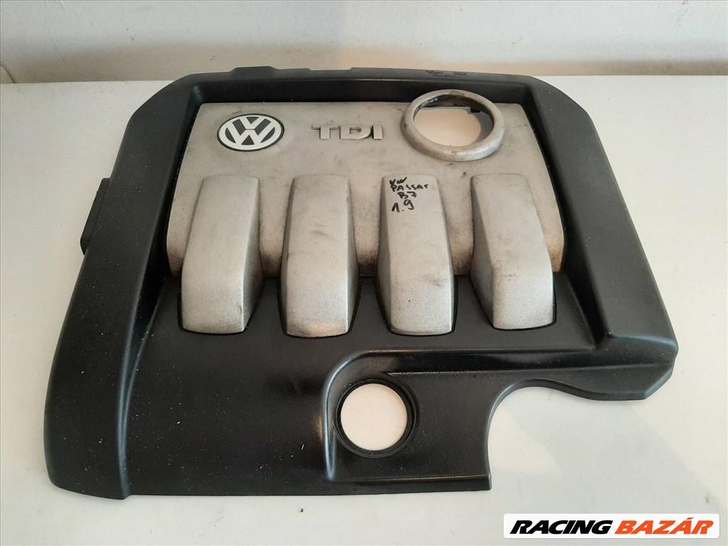 Volkswagen Passat B6 1.9 TDI motorburkolat  1. kép