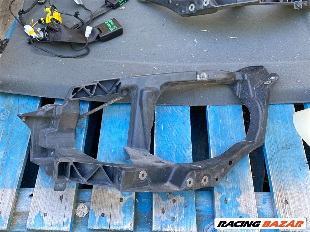 Mitsubishi Colt VI MITSUBISHI COLT Bal Fényszóró Tartó 1. kép