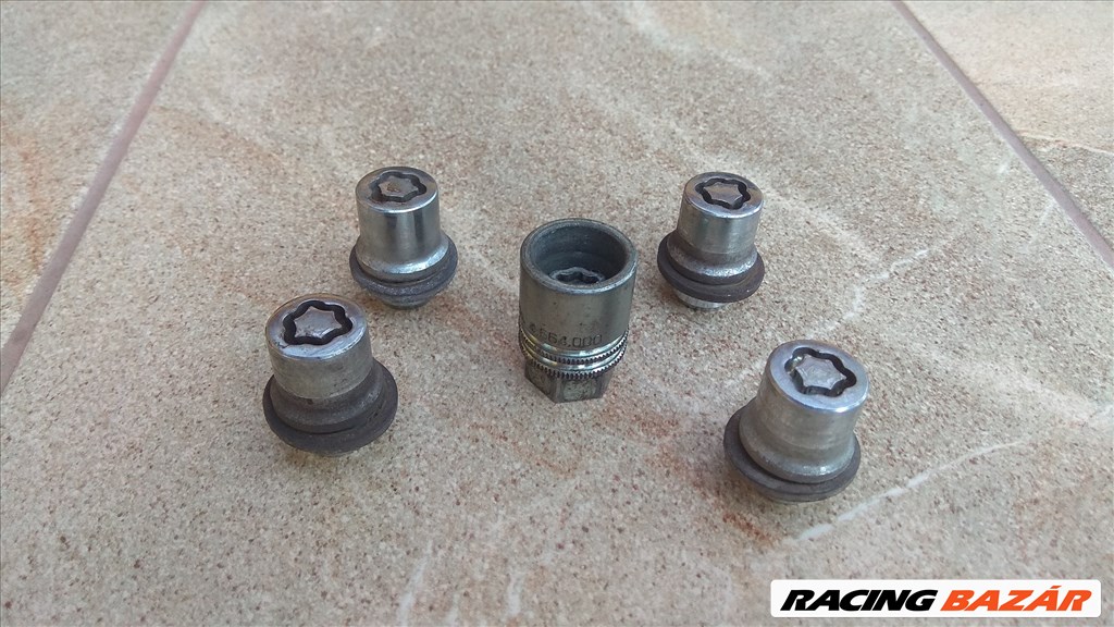 Toyota gyári kerékőr garnitúra 4. kép