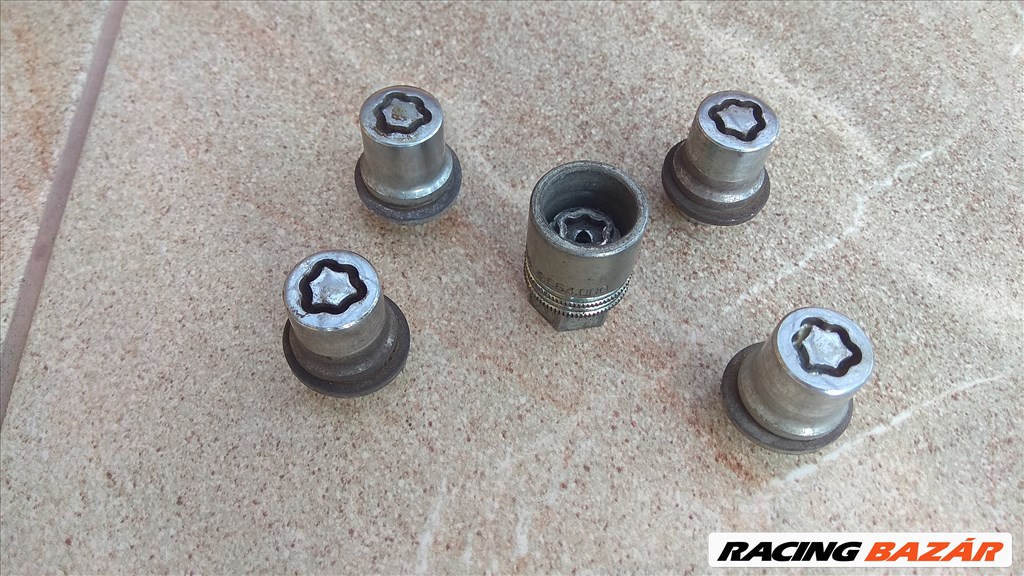 Toyota gyári kerékőr garnitúra 5. kép