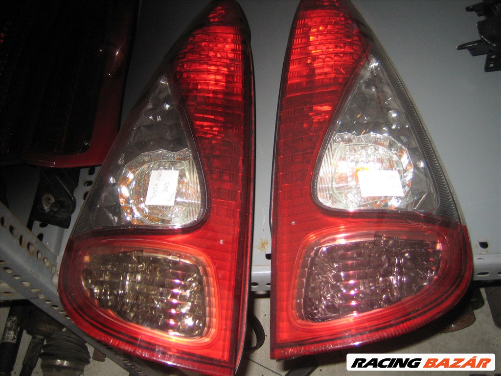 Toyota Corolla Verso (E121) Bal hátsó lámpa 1. kép