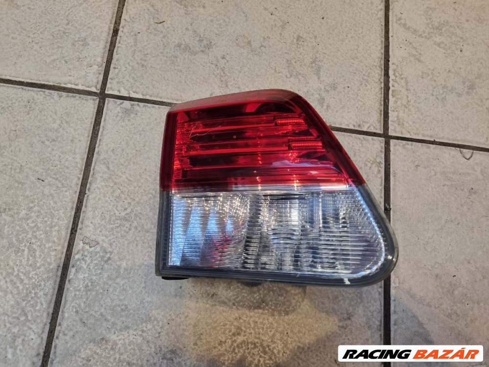 Toyota Avensis T27 bal hátsó belső lámpa 1. kép