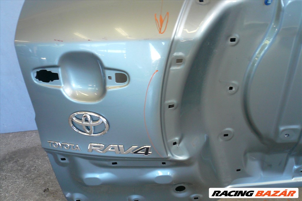TOYOTA RAV 4 csomagtérajtó 2006-2013 2. kép