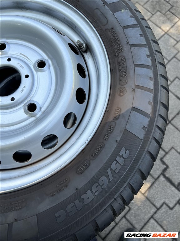  5x160 lyukosztású 15" újszerű (gyári felni) , rajta 215/65 újszerű Michelin nyári  6. kép