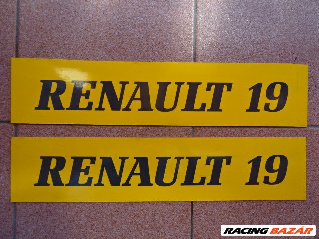 Renault 19 R19 felirat rendszám helyére kiállítás 1. kép