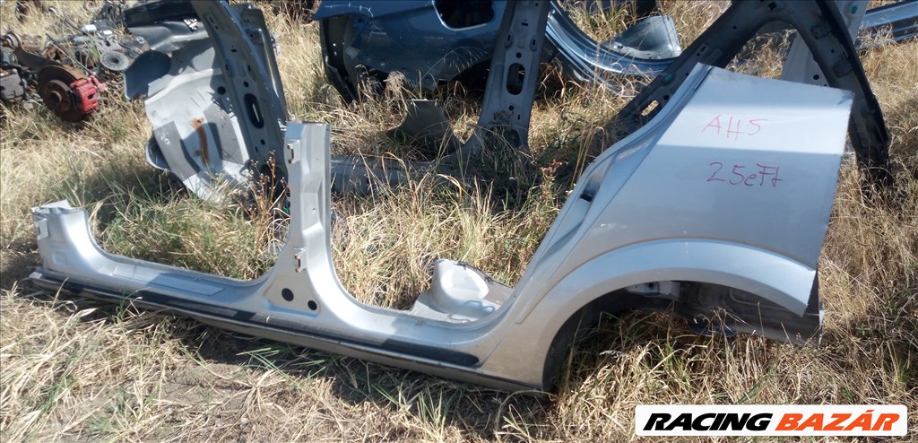 Opel Astra H 5 ajtóshoz bal küszöb  1. kép