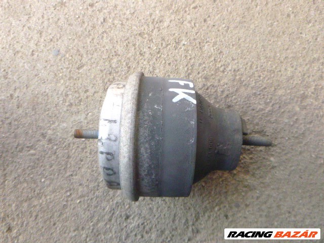 Volkswagen Passat  B5.5 motortartó bak  8D0 199 379 AC 8d0199379ac 1. kép