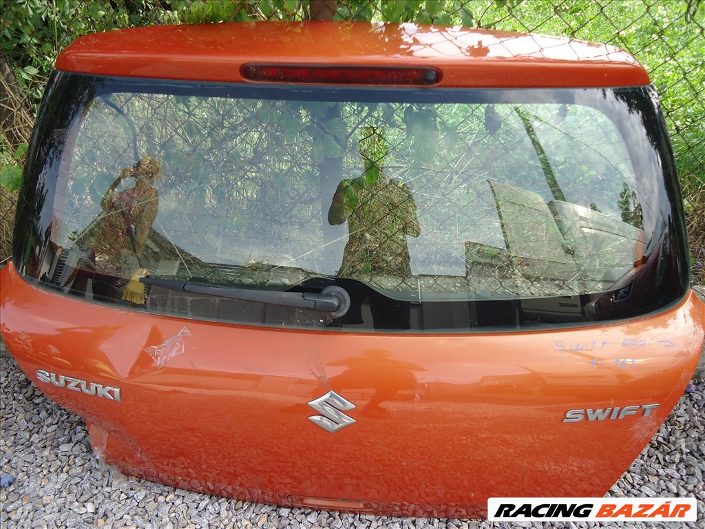 Suzuki Swift csomagtérajtó sérült 1. kép