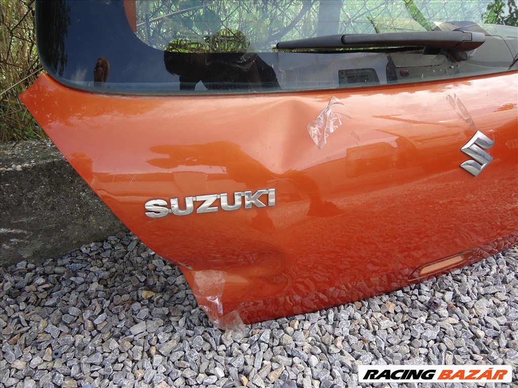 Suzuki Swift csomagtérajtó sérült 2. kép
