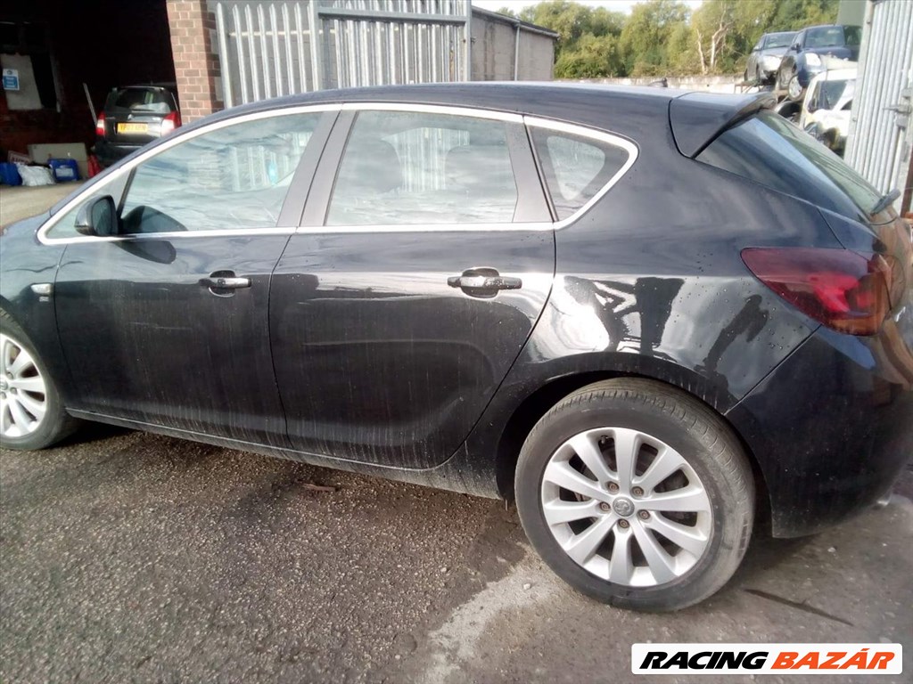 Opel Astra J Fekete z20r 5 ajtós bontott alkatrészei 6. kép