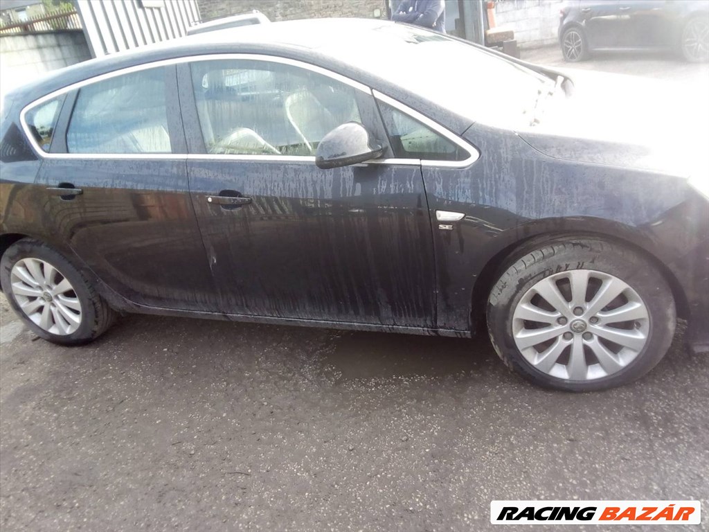 Opel Astra J Fekete z20r 5 ajtós bontott alkatrészei 7. kép