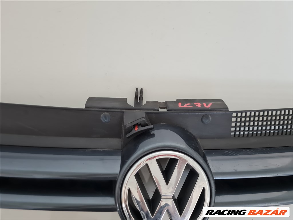 Volkswagen Golf IV hűtőrács LC7V színkóddal 2. kép