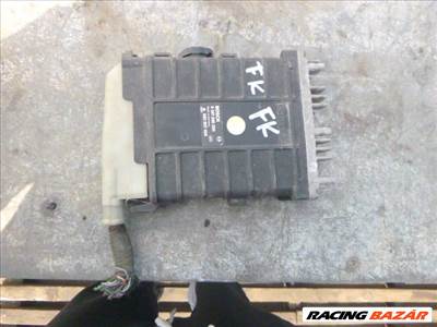 Audi 80 B3 2.0 BENZIN motorvezérlő csatlakozóval  893 907 404, 0 261 200 220 0261200220