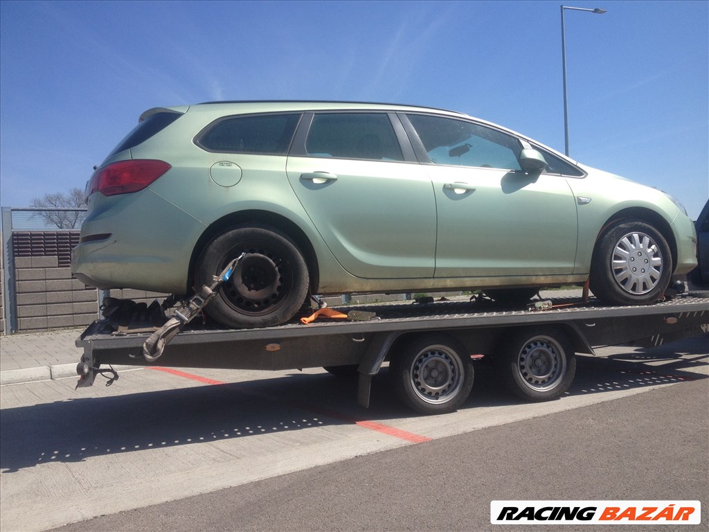 Opel Astra J bontott alkatrészei vagy egyben bontásra eladó 2. kép