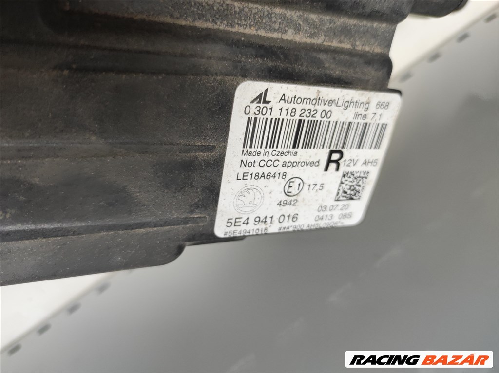 Skoda Octavia IV Jobb első led fényszóró  5e4941016 2. kép
