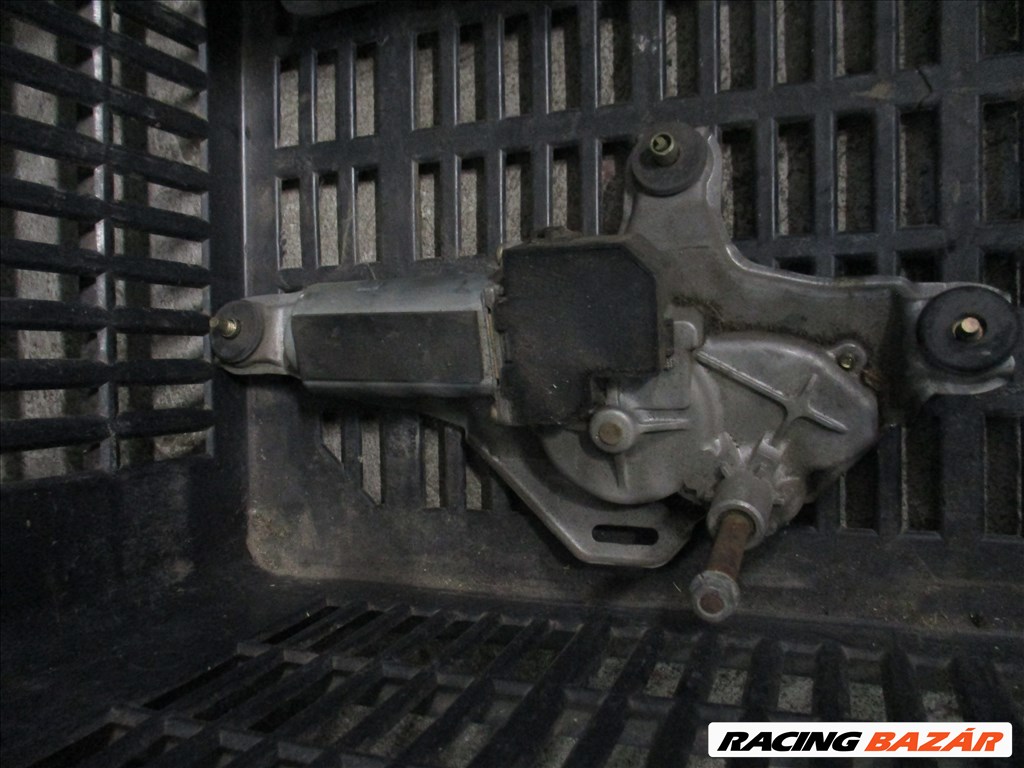 Toyota RAV4 (XA20) hátsó ablaktörlő motor  1. kép