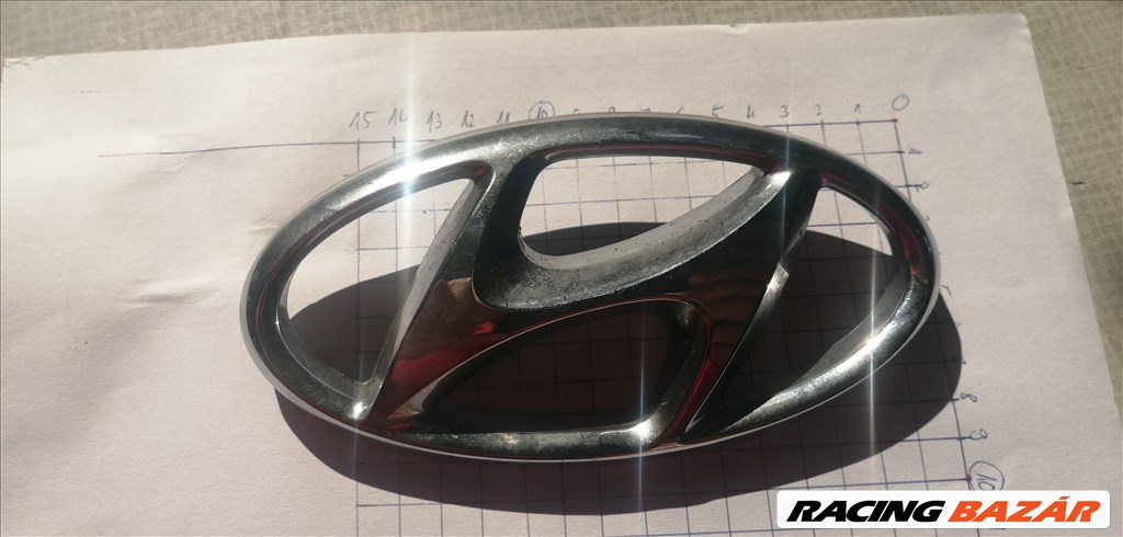 Hyundai i30 gyári első embléma eladó. 86353a5000 1. kép