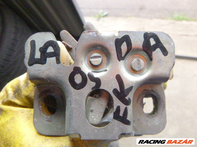 Lada   2105 SEDAN csomagtérajtó alsó zár  1. kép