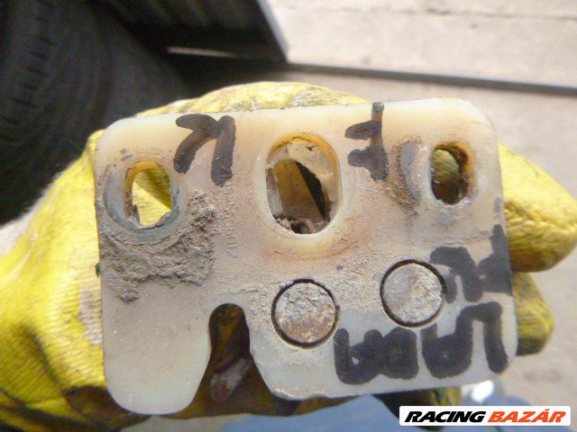 Lada   2105 SEDAN csomagtérajtó alsó zár  3. kép