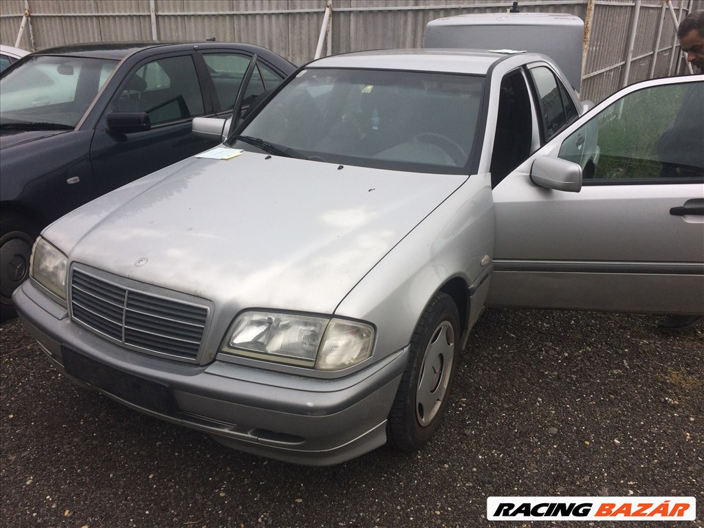 Mercedes C 200 bontott alkatrészei 1. kép