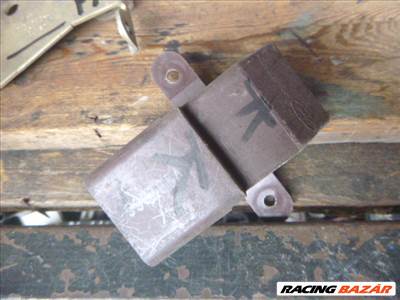 Ford Focus Mk1 , MONDEO MK1-MK2 VEZÉRLŐ RELÉ BAL ELSŐ AJTÓBA, 72FF305, 14 A267 AA 14a267aa