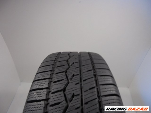 Toyo Celsius 215/60 R17  1. kép