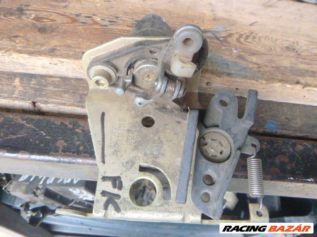 Audi 100 (C3 - 44) C3 - 44 csomagtérajtó alsó zárszerkezet 445 827 565 B 445827565b 7. kép
